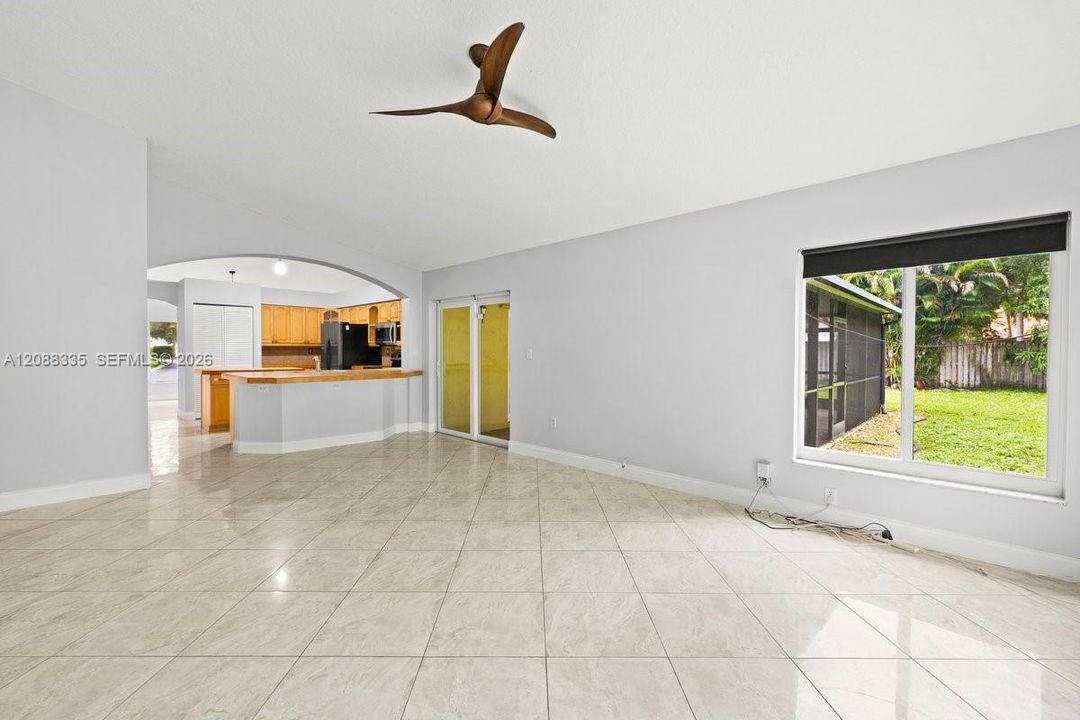 En Renta: $4,650 (4 camas, 2 baños, 2301 Pies cuadrados)