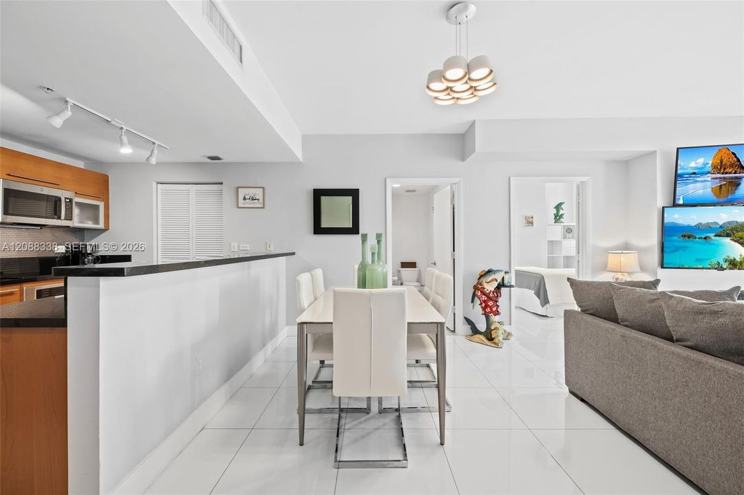 En Venta: $497,000 (2 camas, 2 baños, 940 Pies cuadrados)