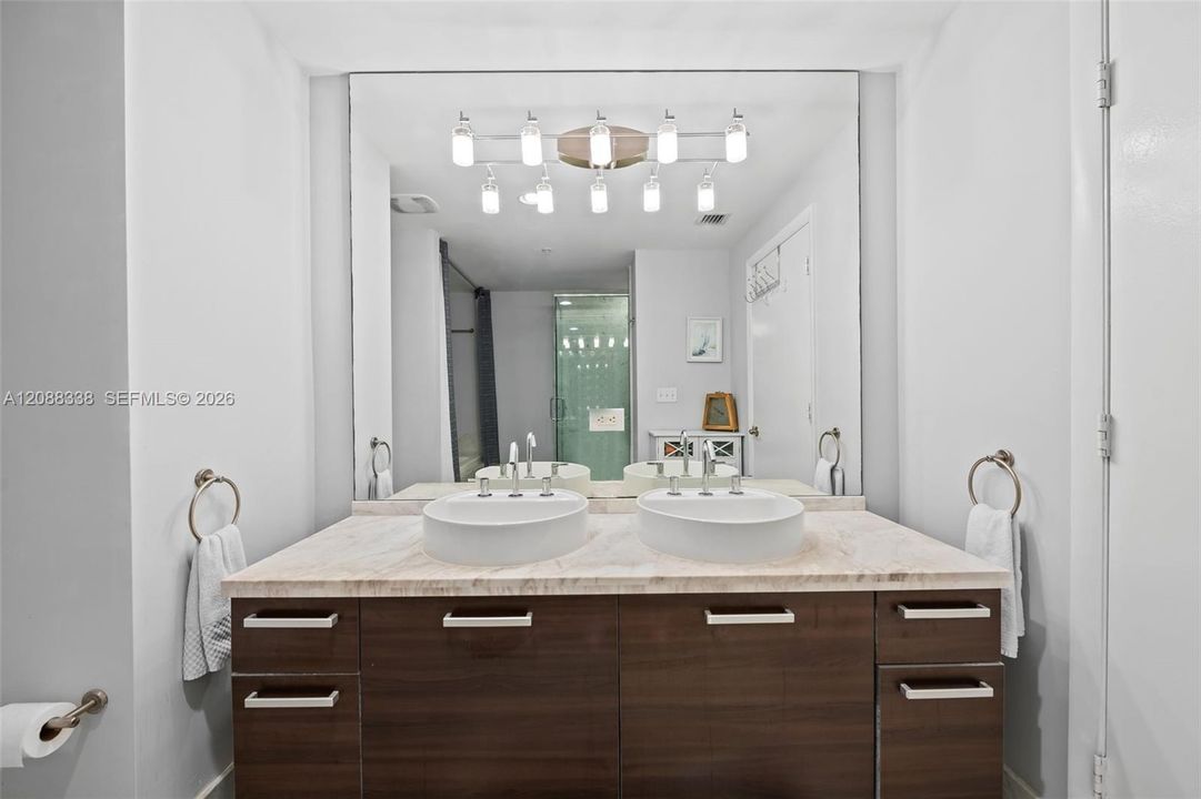 En Venta: $497,000 (2 camas, 2 baños, 940 Pies cuadrados)