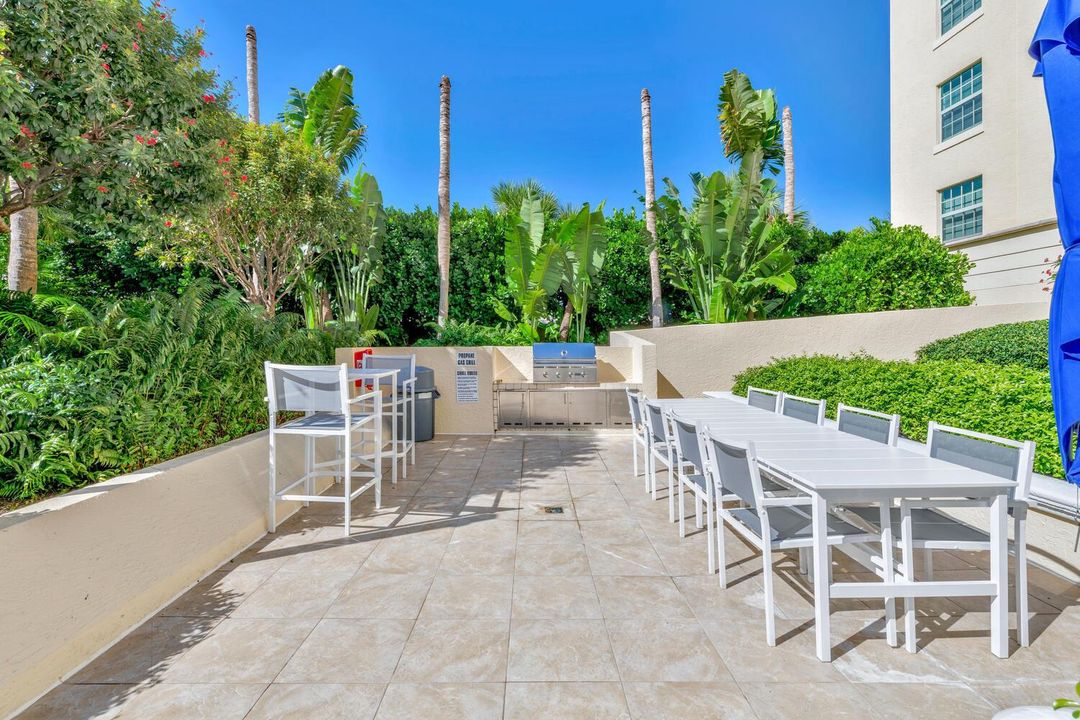 610 Clematis St Apt 406 West-large-024-0
