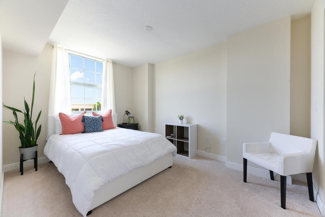 610 Clematis St Apt 406 West-large-015-0