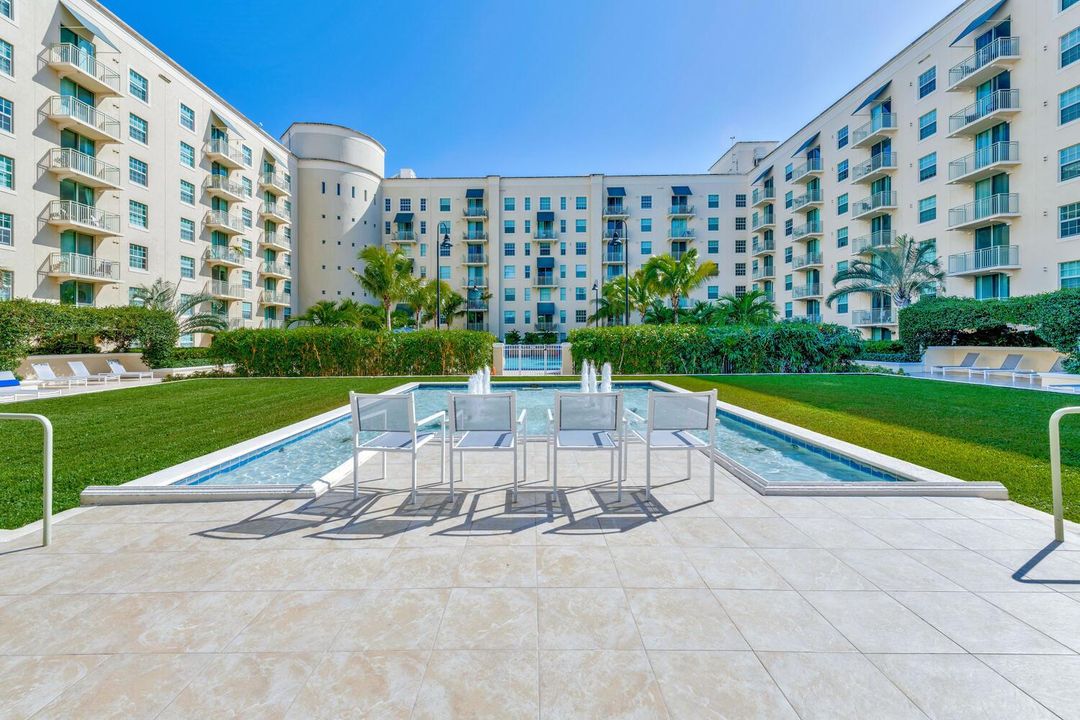 610 Clematis St Apt 406 West-large-023-0