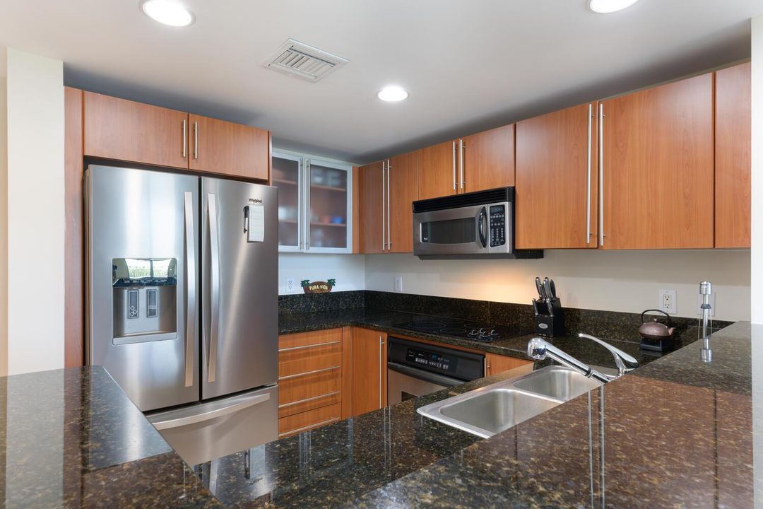 610 Clematis St Apt 406 West-large-009-0