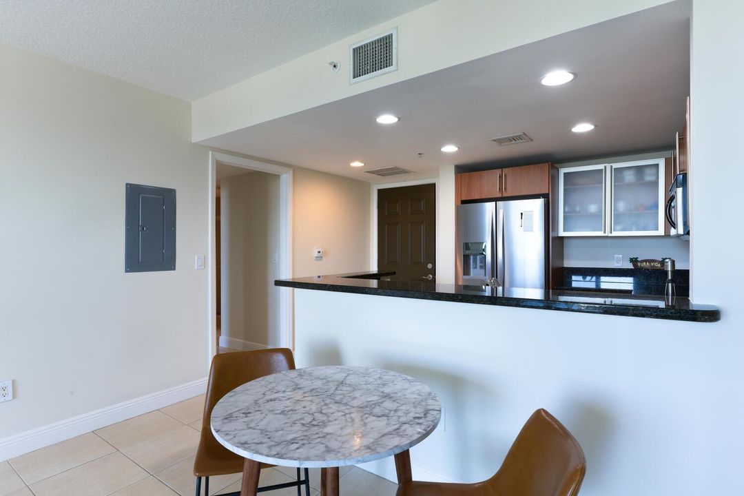 610 Clematis St Apt 406 West-large-011-0