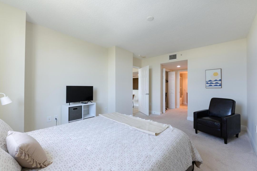 610 Clematis St Apt 406 West-large-012-0