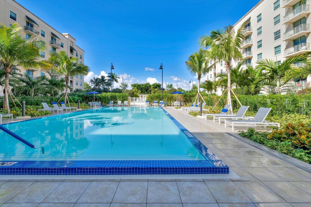 610 Clematis St Apt 406 West-large-022-0