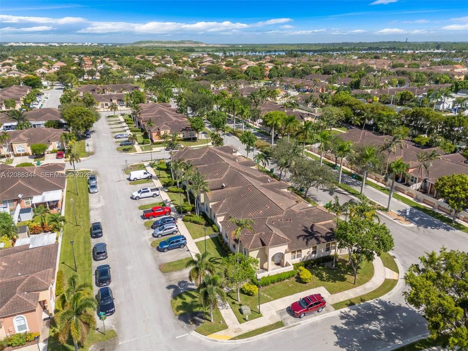 For Sale: $355,000 (3 beds, 2 baths, 1250 Square Feet)
