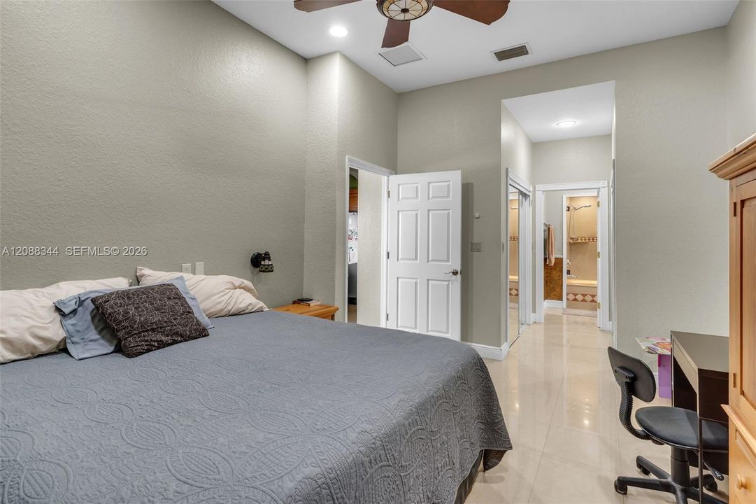 For Sale: $355,000 (3 beds, 2 baths, 1250 Square Feet)