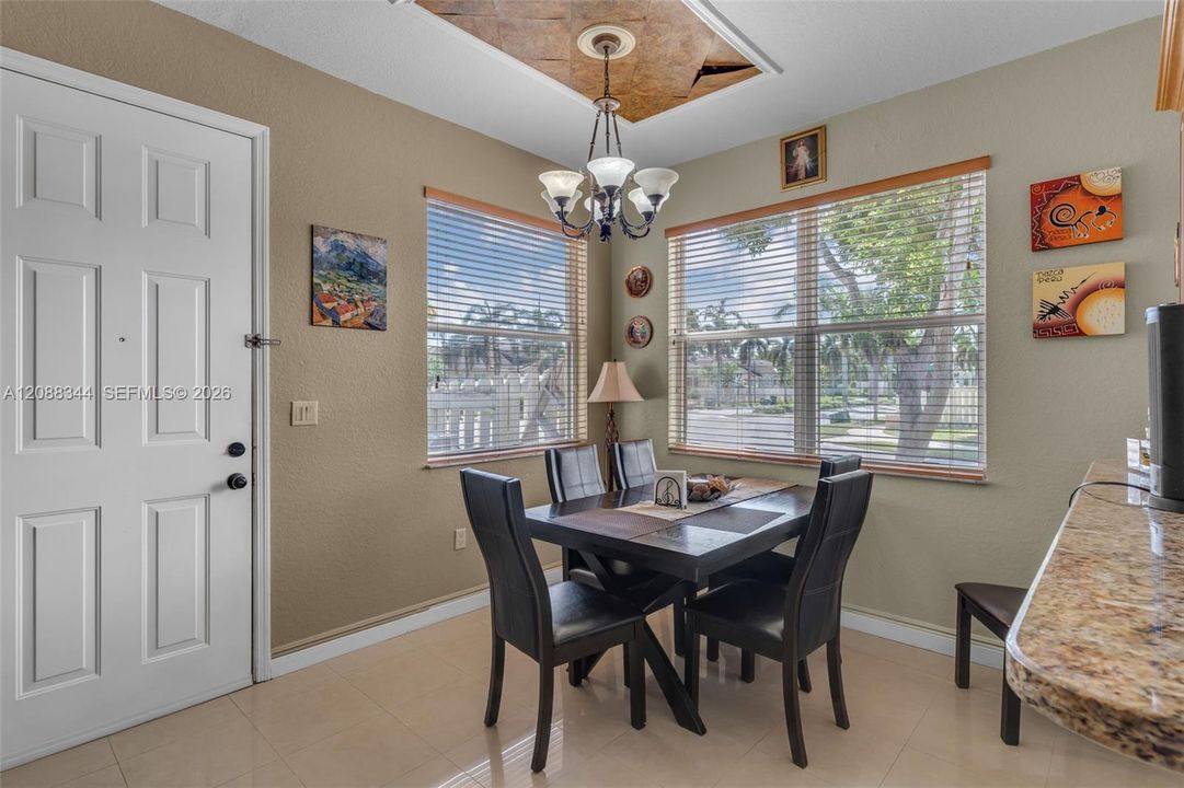 For Sale: $355,000 (3 beds, 2 baths, 1250 Square Feet)