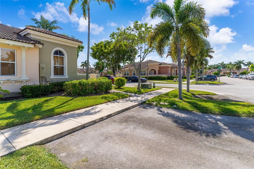 For Sale: $355,000 (3 beds, 2 baths, 1250 Square Feet)