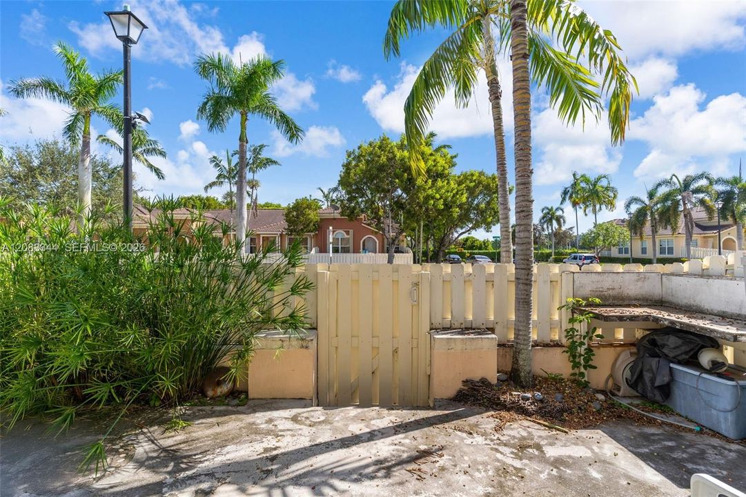 For Sale: $355,000 (3 beds, 2 baths, 1250 Square Feet)