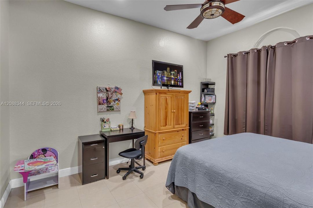 For Sale: $355,000 (3 beds, 2 baths, 1250 Square Feet)