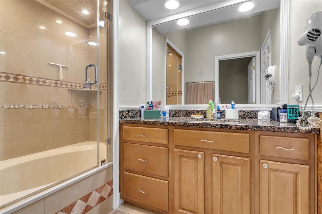 For Sale: $355,000 (3 beds, 2 baths, 1250 Square Feet)