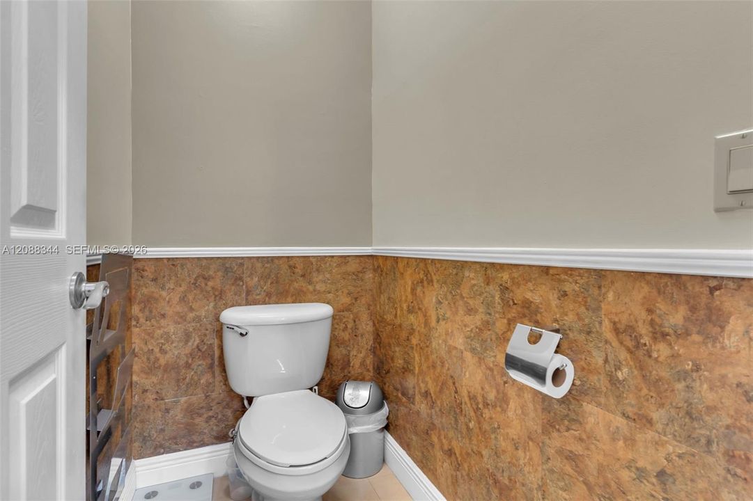 For Sale: $355,000 (3 beds, 2 baths, 1250 Square Feet)