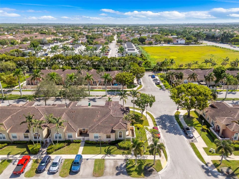 For Sale: $355,000 (3 beds, 2 baths, 1250 Square Feet)