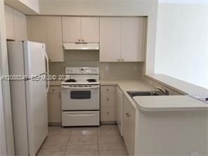 For Rent: $2,000 (2 beds, 2 baths, 809 Square Feet)