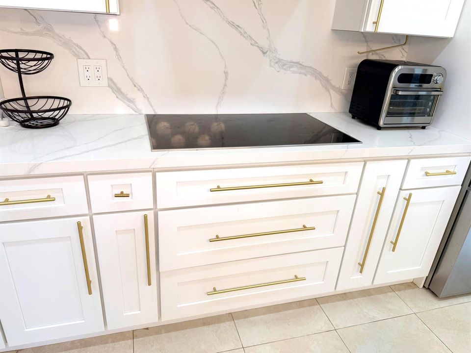 Stove Area/Counter