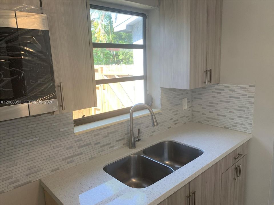 В аренду: $3,400 (3 спален, 1 ванн, 1462 Квадратных фут)