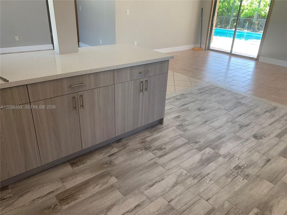 В аренду: $3,400 (3 спален, 1 ванн, 1462 Квадратных фут)