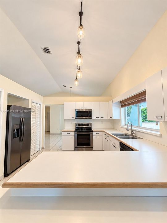 En Venta: $919,999 (4 camas, 2 baños, 2586 Pies cuadrados)