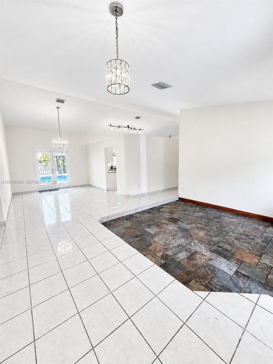 En Venta: $919,999 (4 camas, 2 baños, 2586 Pies cuadrados)