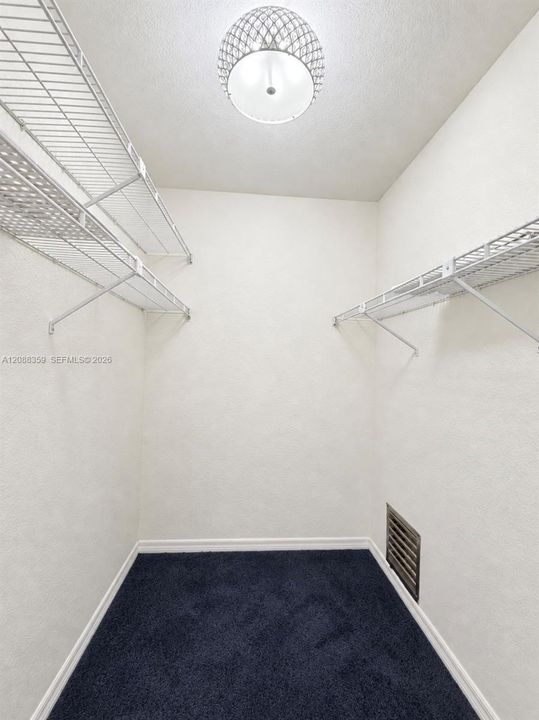 En Venta: $919,999 (4 camas, 2 baños, 2586 Pies cuadrados)