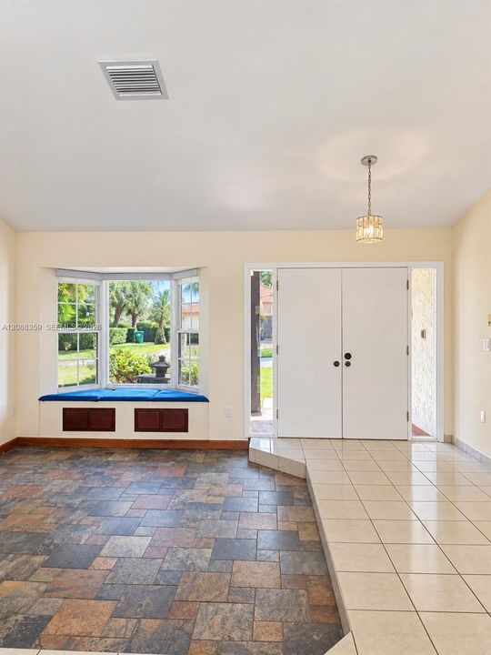 En Venta: $919,999 (4 camas, 2 baños, 2586 Pies cuadrados)