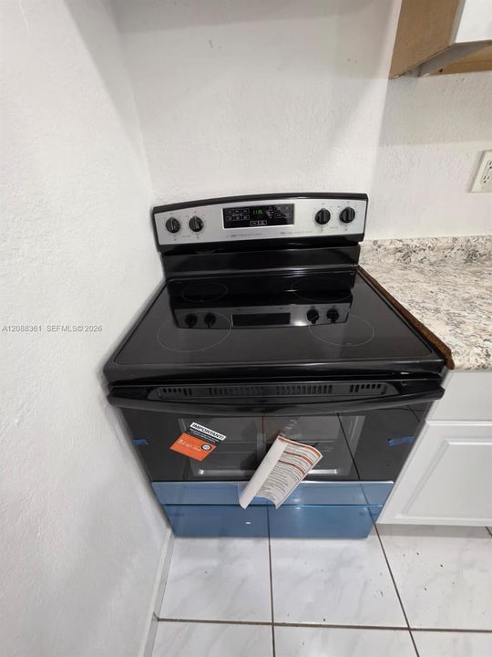 For Sale: $184,900 (1 beds, 1 baths, 598 Square Feet)