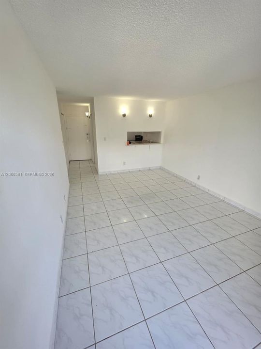 For Sale: $184,900 (1 beds, 1 baths, 598 Square Feet)