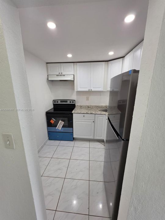 For Sale: $184,900 (1 beds, 1 baths, 598 Square Feet)
