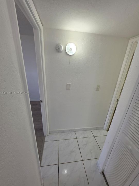 For Sale: $184,900 (1 beds, 1 baths, 598 Square Feet)