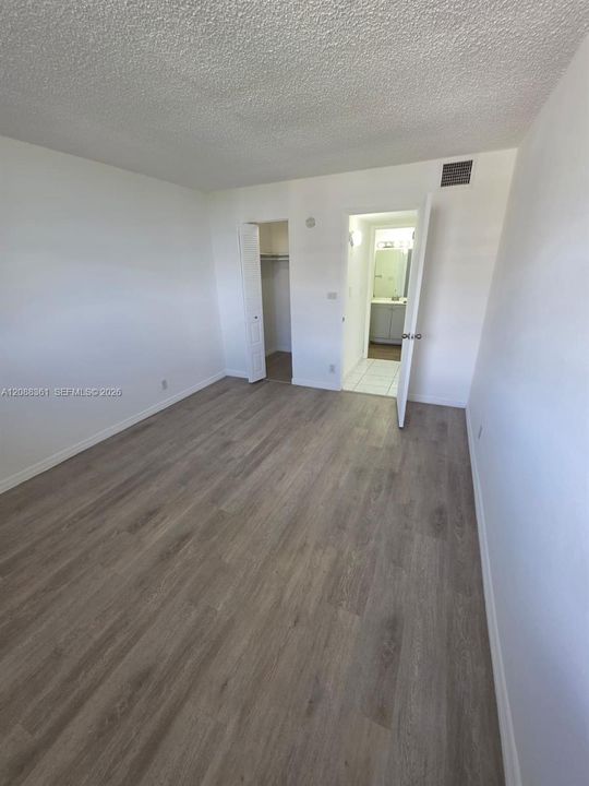 For Sale: $184,900 (1 beds, 1 baths, 598 Square Feet)