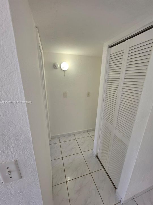 For Sale: $184,900 (1 beds, 1 baths, 598 Square Feet)