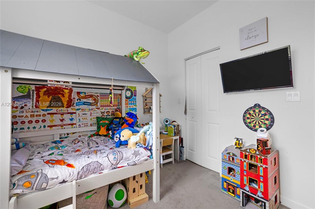 For Rent: $3,700 (3 beds, 2 baths, 1595 Square Feet)