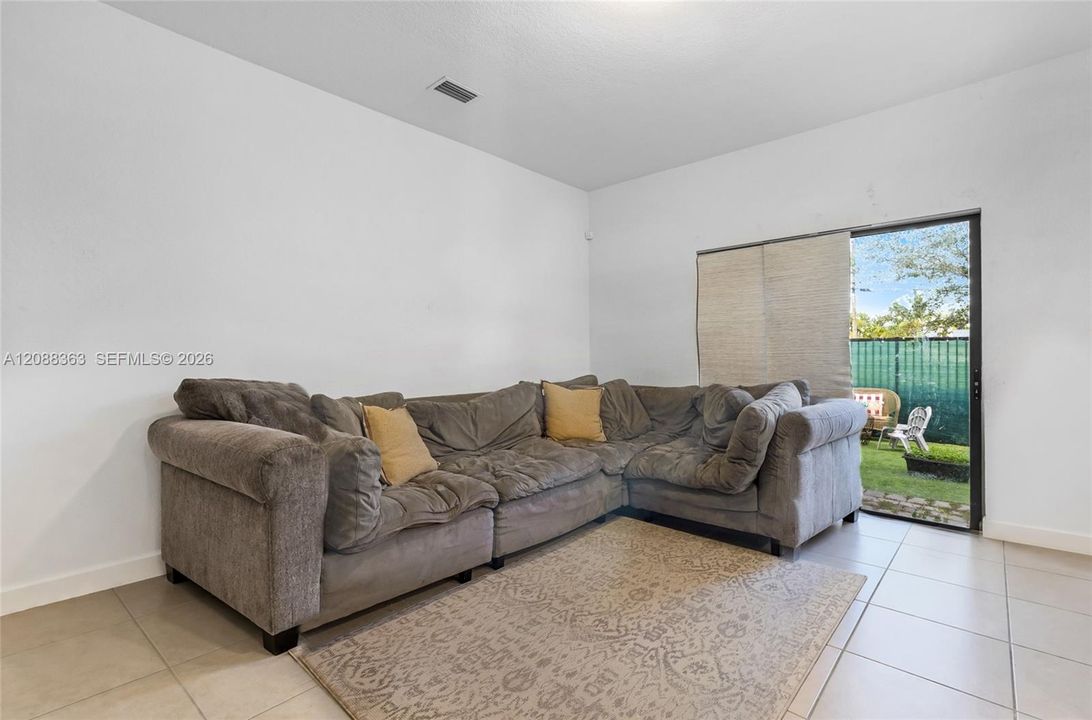 For Rent: $3,700 (3 beds, 2 baths, 1595 Square Feet)