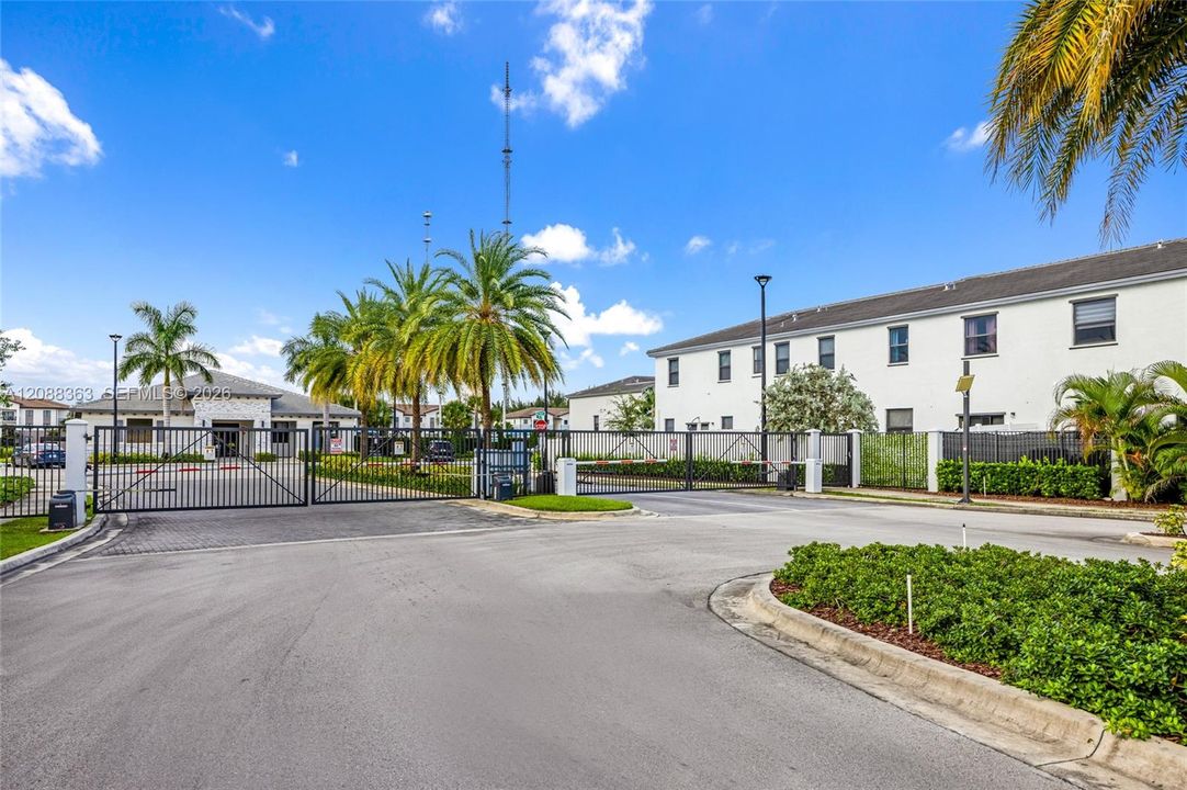 For Rent: $3,700 (3 beds, 2 baths, 1595 Square Feet)