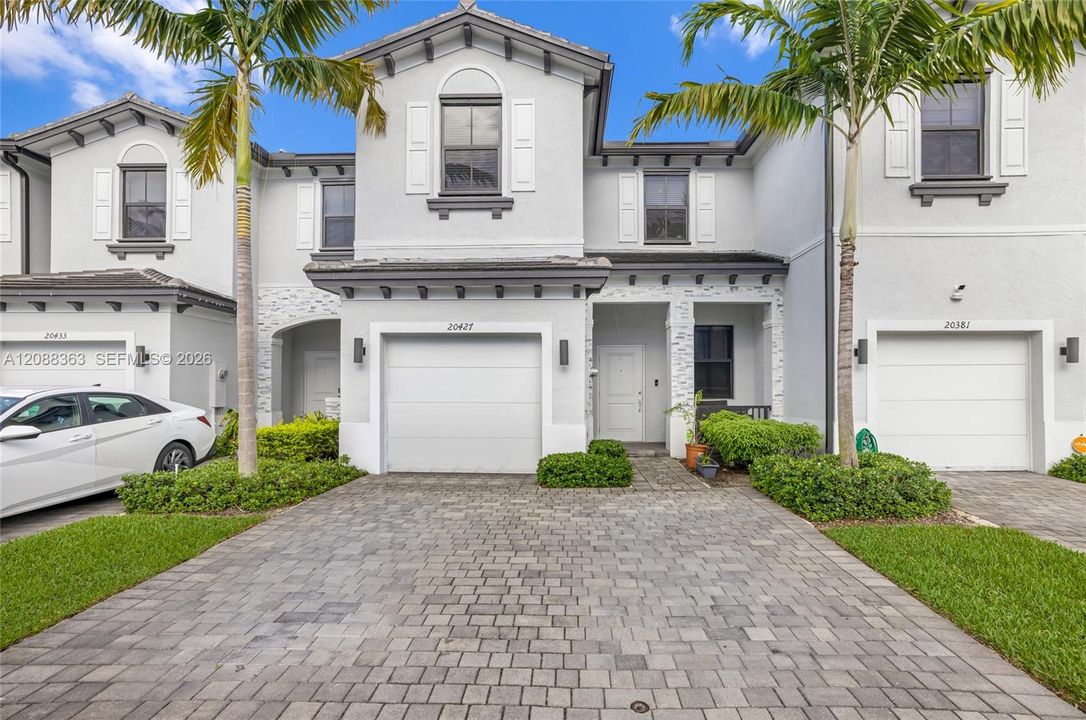 For Rent: $3,700 (3 beds, 2 baths, 1595 Square Feet)