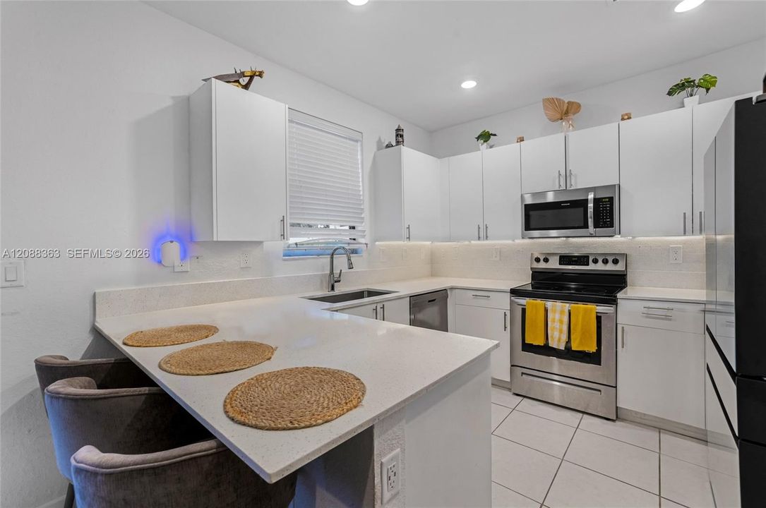 For Rent: $3,700 (3 beds, 2 baths, 1595 Square Feet)