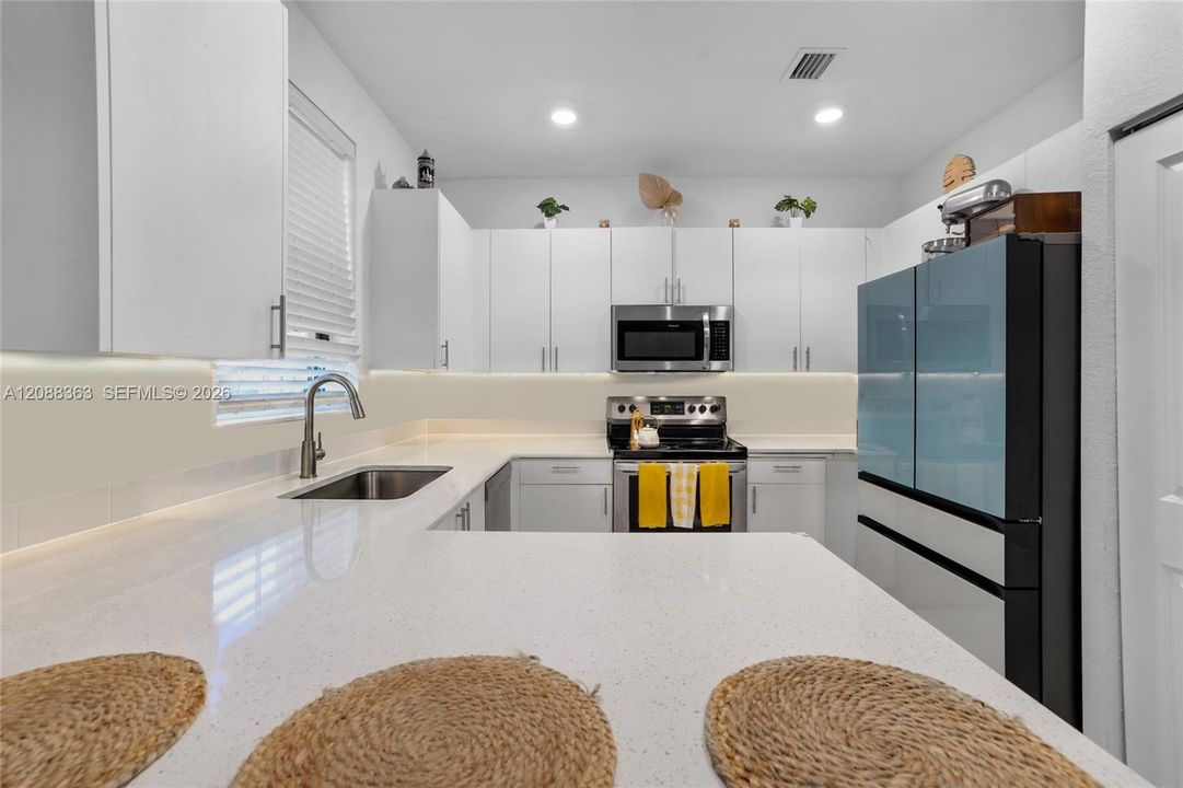 For Rent: $3,700 (3 beds, 2 baths, 1595 Square Feet)
