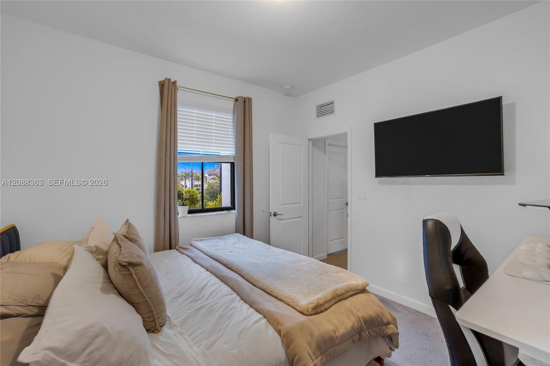 For Rent: $3,700 (3 beds, 2 baths, 1595 Square Feet)