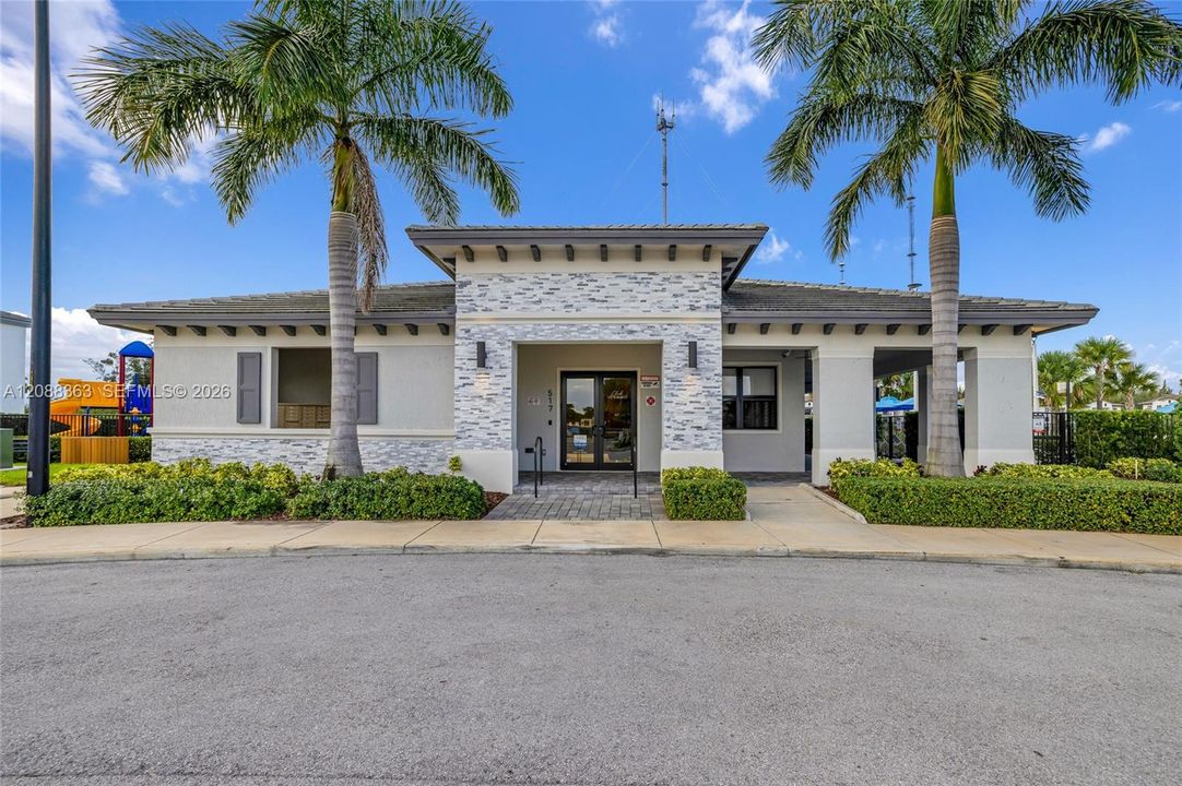 For Rent: $3,700 (3 beds, 2 baths, 1595 Square Feet)