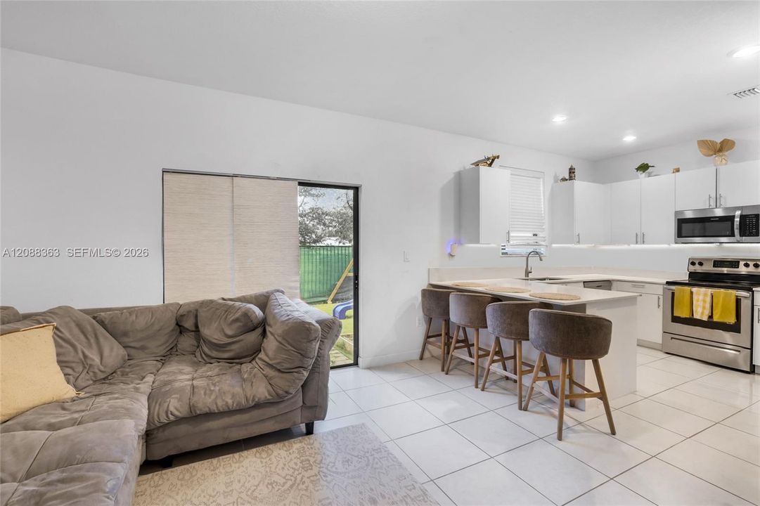 For Rent: $3,700 (3 beds, 2 baths, 1595 Square Feet)