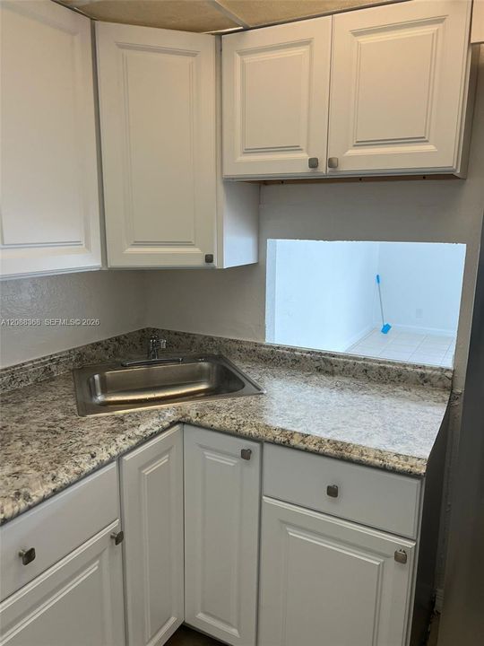 For Sale: $184,900 (1 beds, 1 baths, 598 Square Feet)
