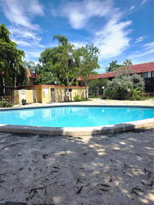 En Venta: $329,900 (2 camas, 2 baños, 1400 Pies cuadrados)