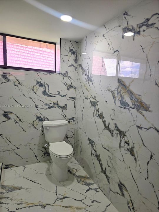 En Venta: $329,900 (2 camas, 2 baños, 1400 Pies cuadrados)