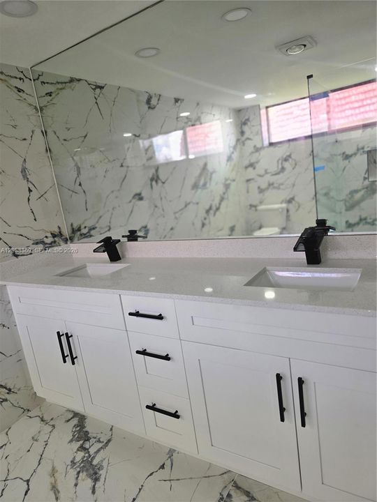 En Venta: $329,900 (2 camas, 2 baños, 1400 Pies cuadrados)