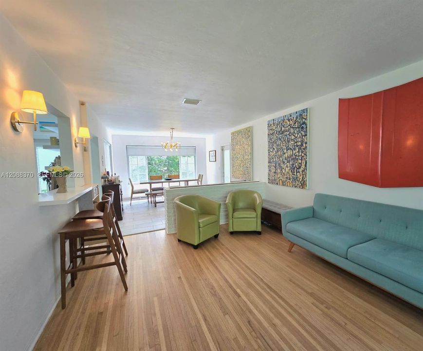 For Sale: $625,000 (2 beds, 1 baths, 1159 Square Feet)