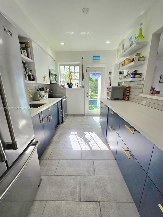 For Sale: $625,000 (2 beds, 1 baths, 1159 Square Feet)