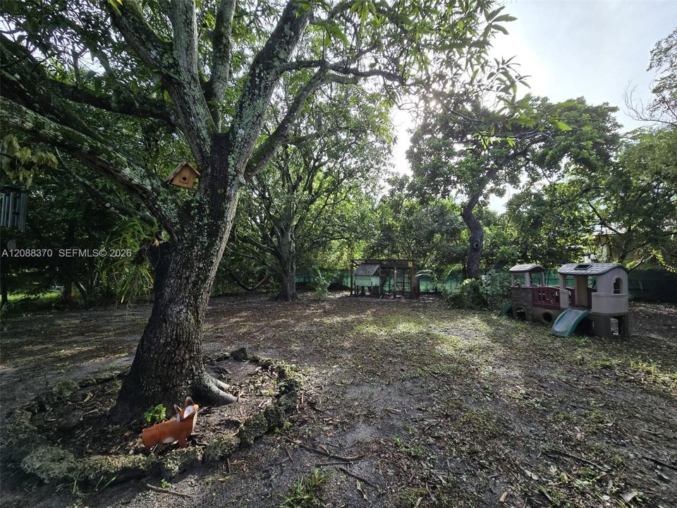 For Sale: $625,000 (2 beds, 1 baths, 1159 Square Feet)