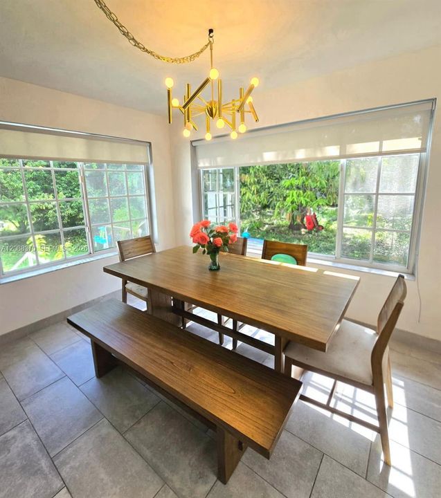 For Sale: $625,000 (2 beds, 1 baths, 1159 Square Feet)